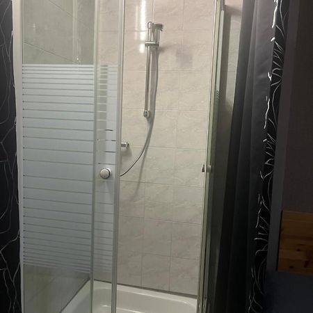 Hipokratios 3 Zimmer Mit Gemeinschaft Wc Fürth Esterno foto