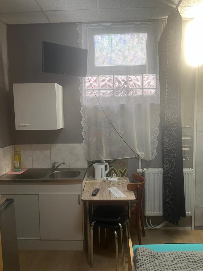 Hipokratios 3 Zimmer Mit Gemeinschaft Wc Fürth Esterno foto