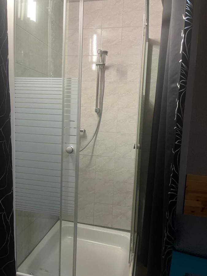 Hipokratios 3 Zimmer Mit Gemeinschaft Wc Fürth Esterno foto