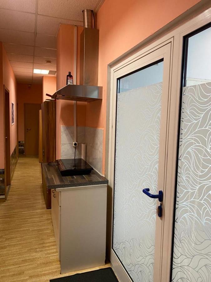 Hipokratios 3 Zimmer Mit Gemeinschaft Wc Fürth Esterno foto