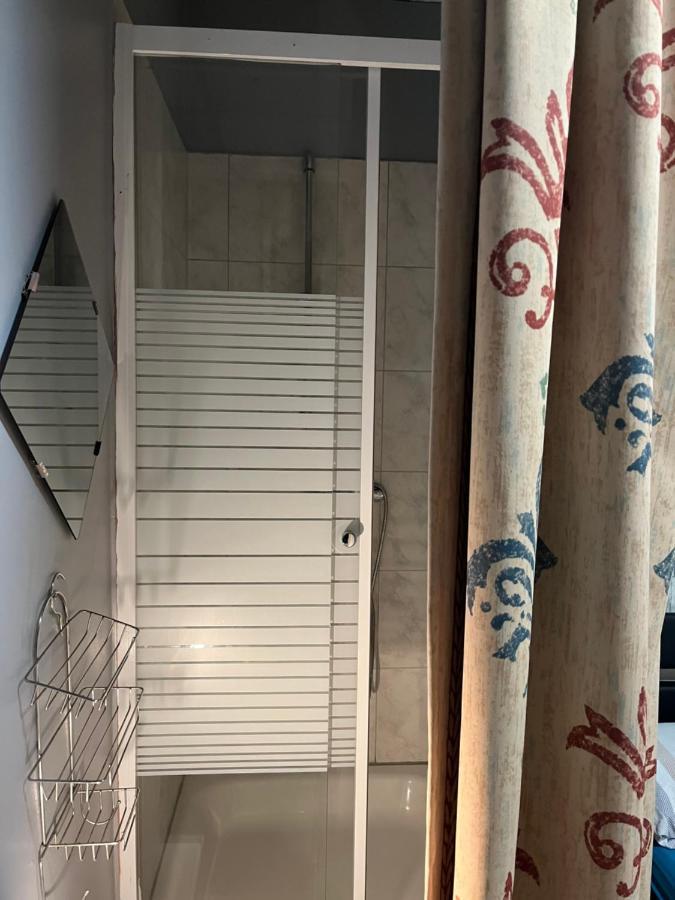 Hipokratios 3 Zimmer Mit Gemeinschaft Wc Fürth Esterno foto
